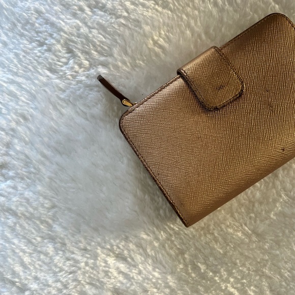 Authentic Prada medium compact wallet - Picture 4 of 8